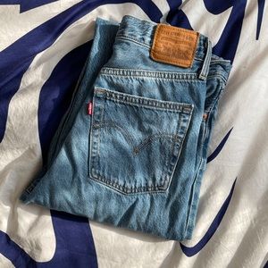 Levi’s ribcage straight in at the ready